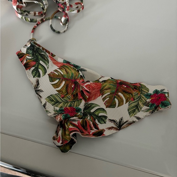 Tropical Print Underwire Bikini Set - Picture 3 of 7